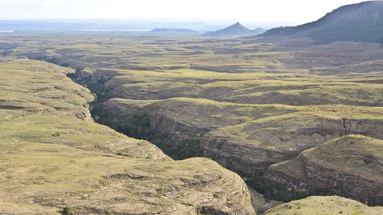 Le canyon d'Ambotorabotorano vu d'en haut