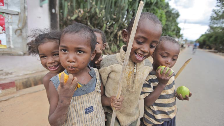 Les sourires des enfants qui nous accueillent