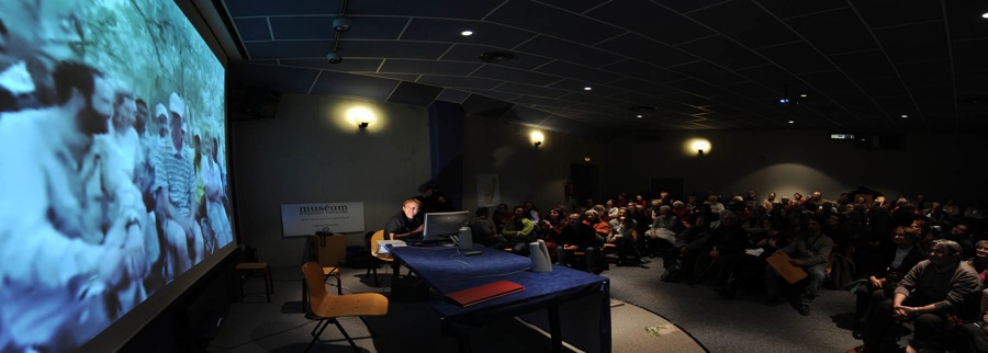 Salle de conférence à Grenoble lors de la visioconférence