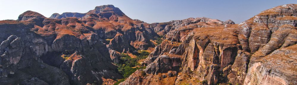 Première exploration profonde du massif du Makay