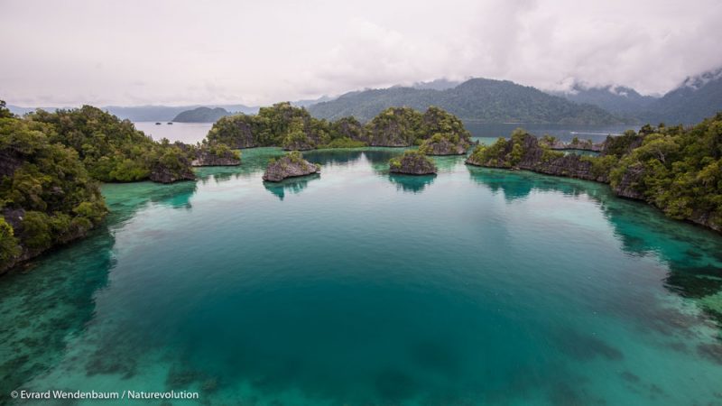 La baie de Matarape en Indonésie