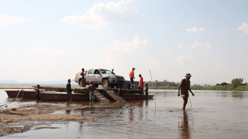 La traversée du fleuve Mangoky pour accéder au Makay Sud