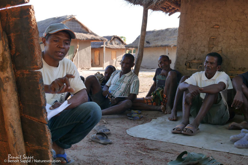 Presentation of the beekeeping project in the village of Tsivoko.