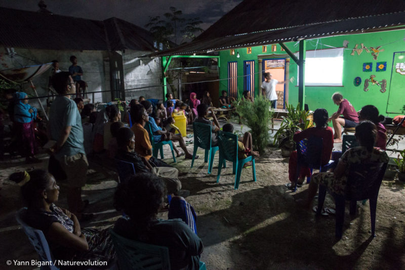 Sensibilisation à la protection de l'environnement au village de Labengki, Indonésie.