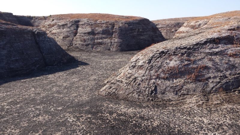 Canyon of the Makay massif deforested by fire.