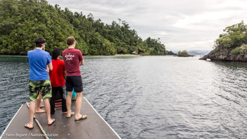 Arrival on the island of Donkalan in Matarape Bay