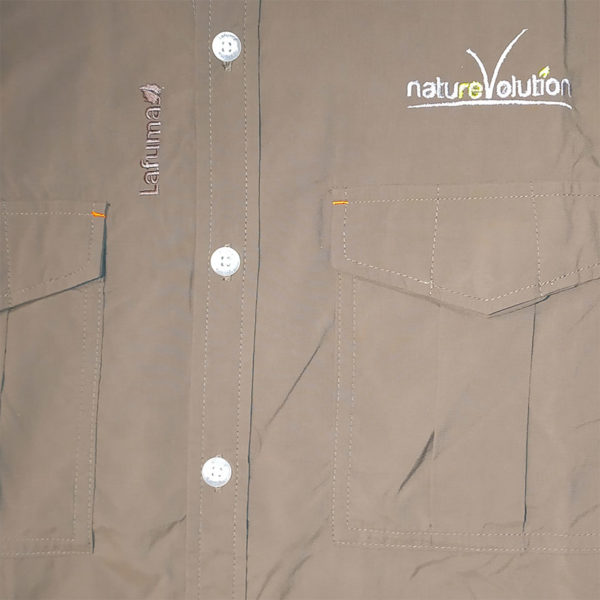 Détail broderie "Naturevolution" chemise