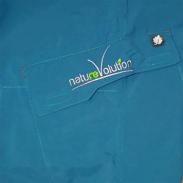 Détail broderie "Naturevolution" pantalon