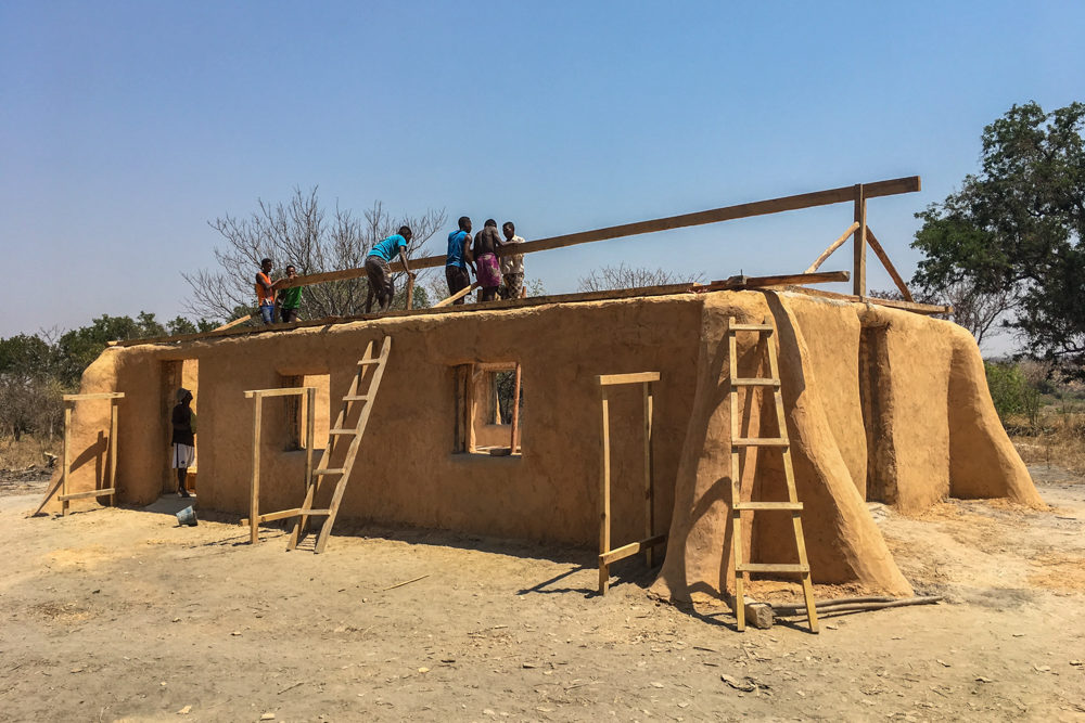 Construction of the new school in Tsiazorambo