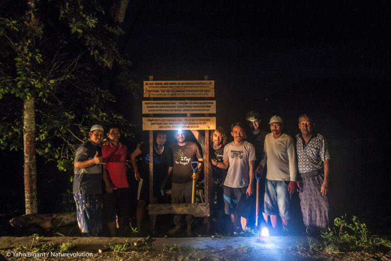 An awareness-raising panel on a beach in the Sombori-Labengki archipelago after a clean-up with villagers.